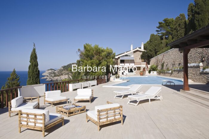 Luxury villas in Italy for sale